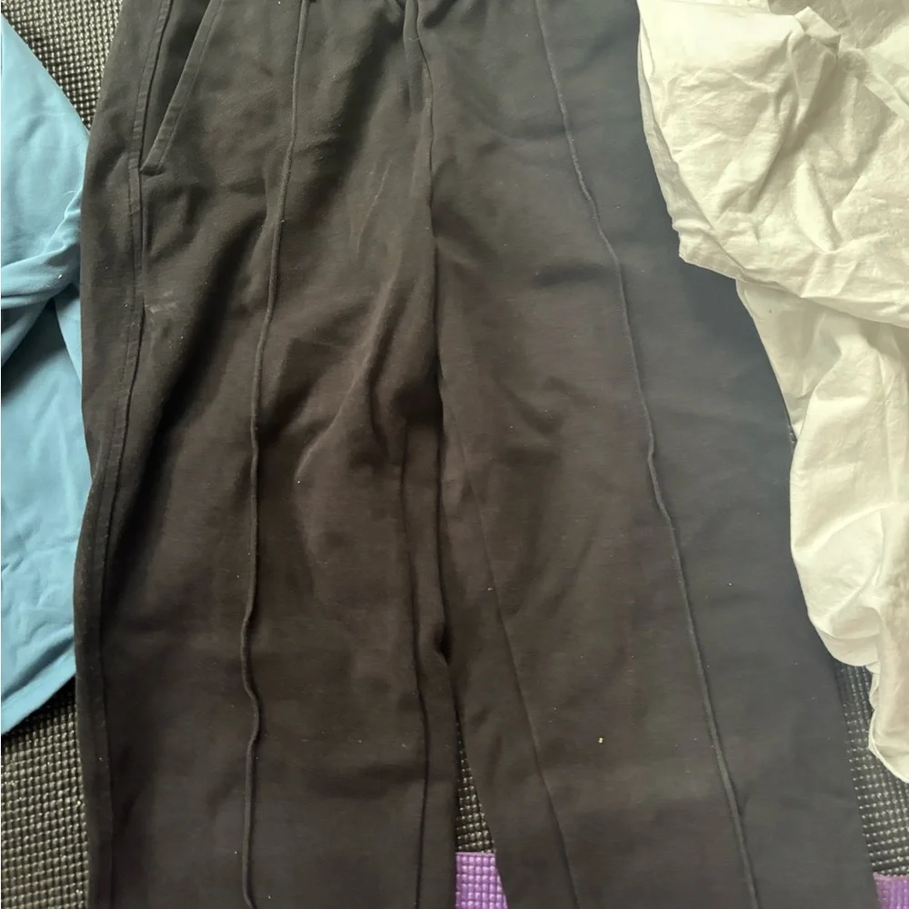 Everlane - Picture 3 of 5